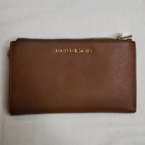 Michael Kors Jet Set Wristlet